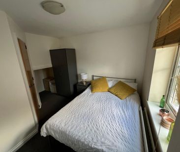 1 bedroom in a house share to rent - Photo 4