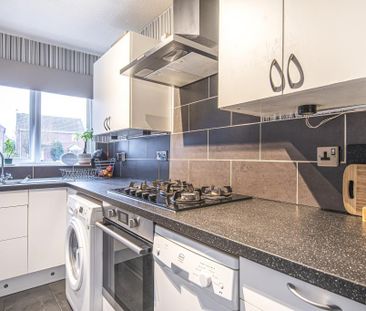 2 bedroom terraced house to rent - Photo 2