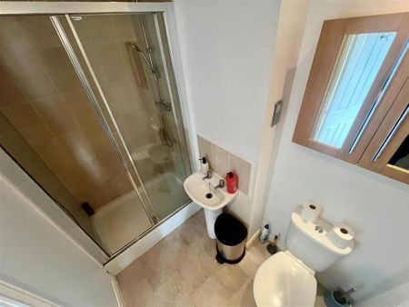 4 bedroom terraced house to rent - Photo 4