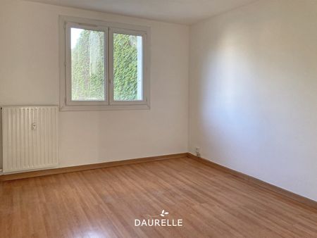 Location Appartement 3 pièces 72m² CHATEAURENARD 13160 - Photo 4