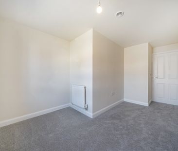 Southwold Drive, Peterborough, Hampton Beach - Photo 4