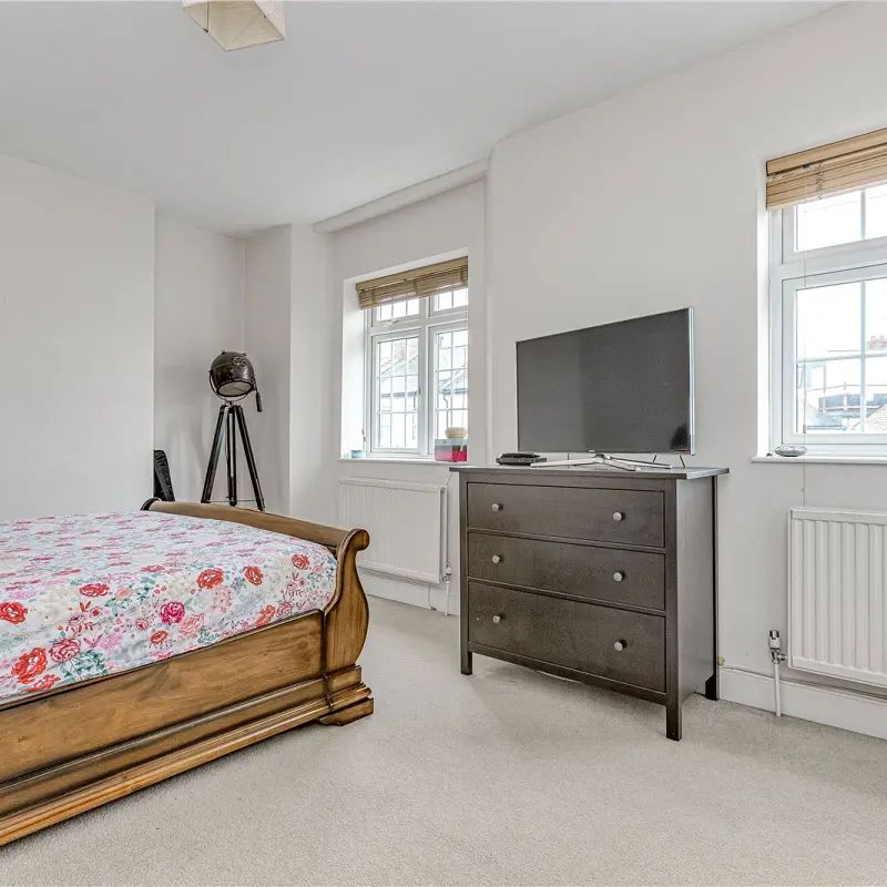 4 bedroom house in Fulham - Photo 1