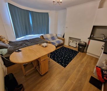 Room in a Shared House, Sackville Road, BN3 - Photo 5