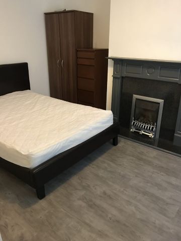 Room in a Shared House, Darley Avenue, BL4 - Photo 3