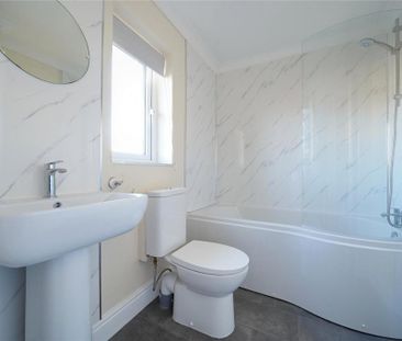 2 bedroom terraced house to rent - Photo 4