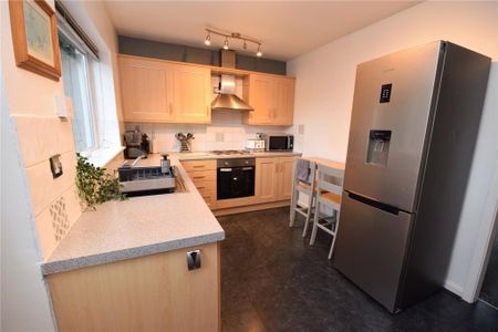 2 bedroom semi-detached house to rent - Photo 4