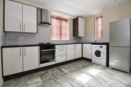 2 bedroom flat to rent - Photo 2