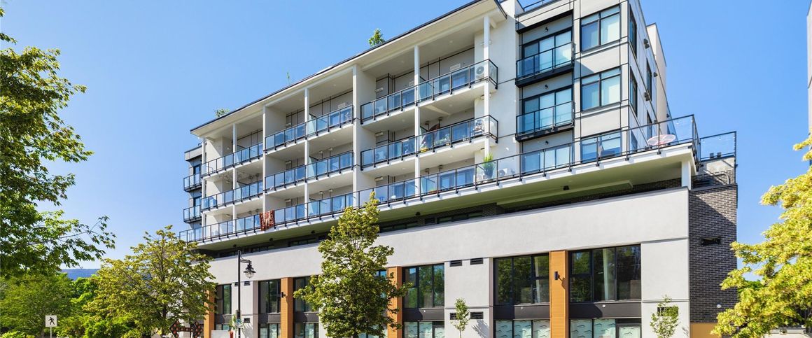 Downtown – Top Floor 2 bed, 1 bath – March.1st - Photo 1