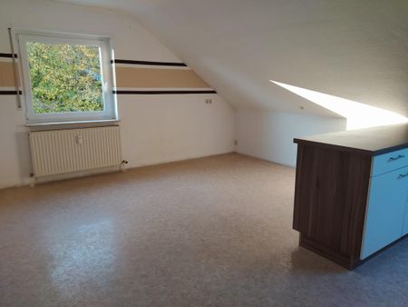 Großzügige DG-Wohnung mit Balkon und Garage in gepflegtem 3-Familienhaus - Foto 4