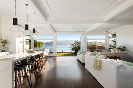 CLASSIC PALM BEACH PITTWATER WATERFRONT - 3-6 MONTH LEASE - Photo 2