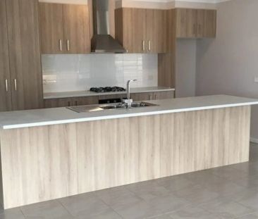 BEAUTIFUL FAMILY HOME IN HEART OF MERNDA - Photo 4