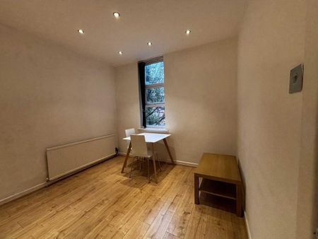 2 bedroom flat to rent - Photo 3