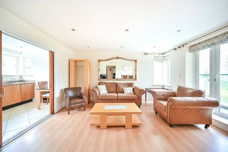 3 bedroom flat to rent - Photo 2