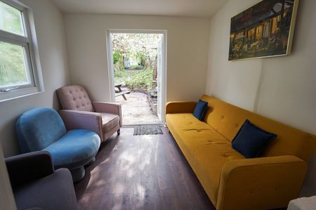 7 Bed Terraced House, Church Road, B24 - Photo 2