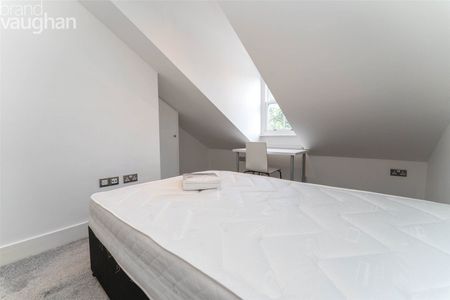 4 bedroom terraced house to rent - Photo 5