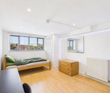 6 bedroom semi-detached house to rent - Photo 3