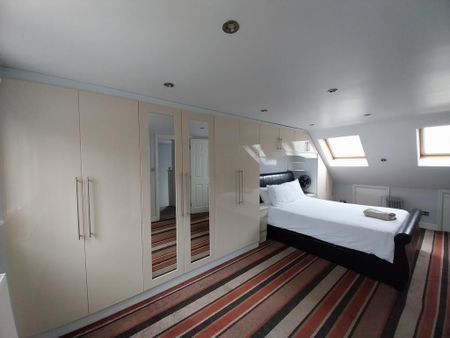 4 bedroom link detached house to rent - Photo 3