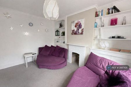 1 bedroom in a house share to rent - Photo 2