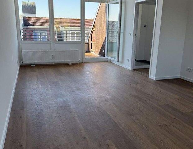 Ab sofort bezugsfrei: Frisch sanierte 2-Zimmer-Dachgeschosswohnung in Reinickendorf - Foto 1