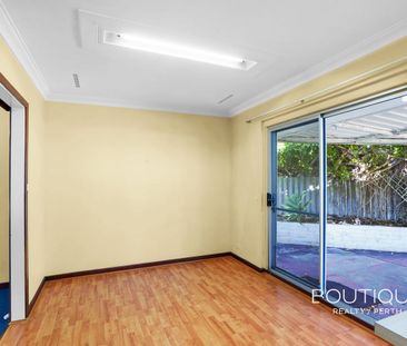 Easy Living in Sought-After Hillarys! - Photo 5