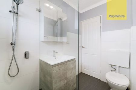 Stylish 2-Bedroom Apartment with Lock-Up Garage in Prime Parramatta Location - Photo 5