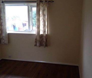 4 bedroom end of terrace house to rent - Photo 3