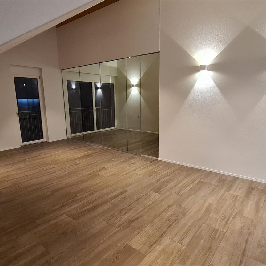 3 ½ Zimmer Dachwohnung mit traumhafter Aussicht (110m2) - Photo 1