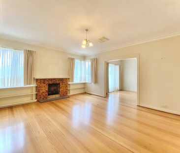 SPACIOUS THREE BEDROOM HOME IN EXCELLENT LOCATION - Photo 1