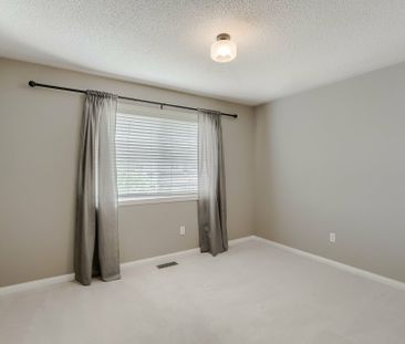 For Lease - 2298 Grand Oak Trail, Oakville, Ontario - Photo 2