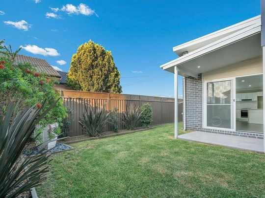 1/15 Yorston Street, Warners Bay NSW 2282 - Townhouse For Rent | Domain - Photo 1