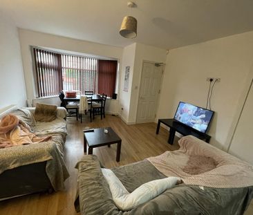 5 bedroom semi-detached house to rent - Photo 3