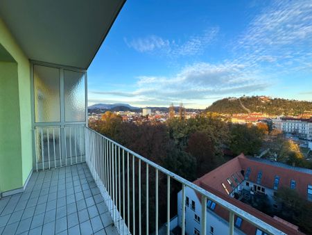 SCHLOSSBERGBLICK - Helle 3,5-Zimmer-Wohnung mit Blick über Graz in zentraler Lage - Foto 2