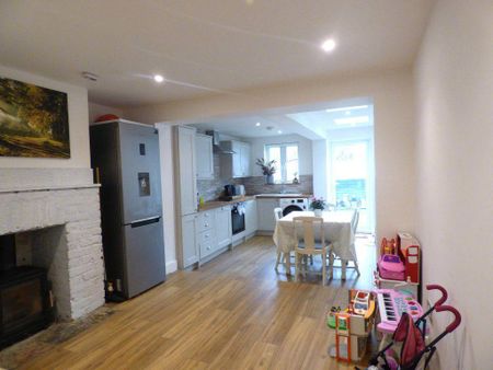 2 bedroom terraced house to rent - Photo 2