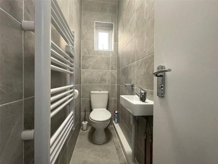 House share to rent - Photo 2