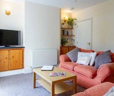 Room 2 - Photo 2