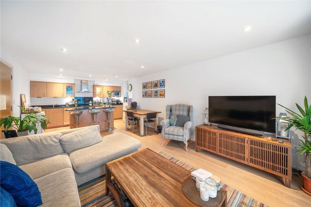 Hightrees, 9 Queensmere Road, London, SW19 ground floor flat to rent - Photo 1