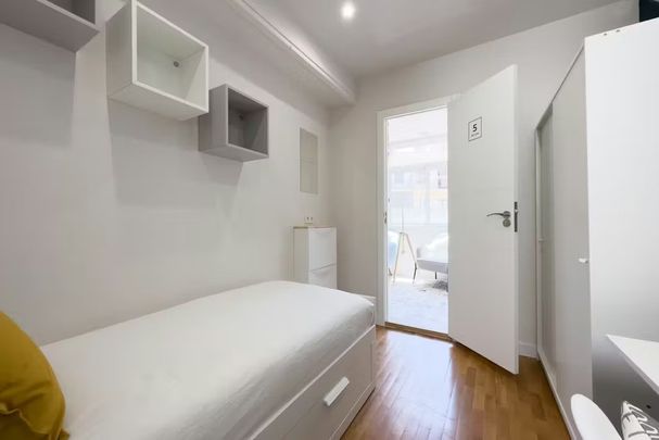 Ronda de Sant Pere, Barcelona, Catalonia 08010 - Foto 1