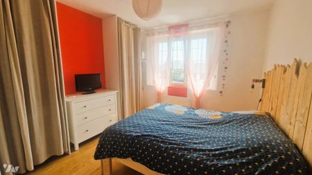 Une maison de ville avec garage - Photo 4