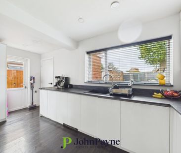 3 bedroom detached house to rent - Photo 4