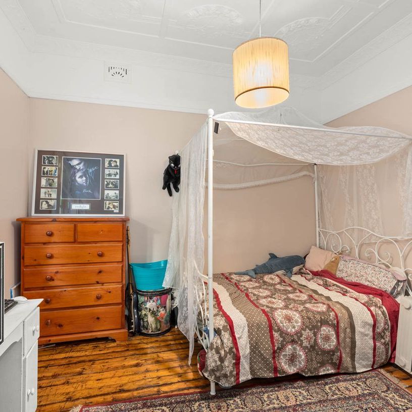 Charming & Spacious Home - Photo 1