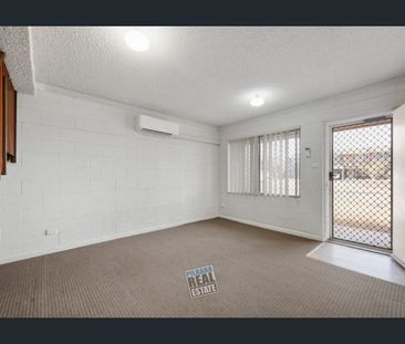 Low maintenance 3 x 1 townhouse - Photo 1