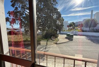 Excellent 1 bedroom flat with generous areas well located in Albufeira.