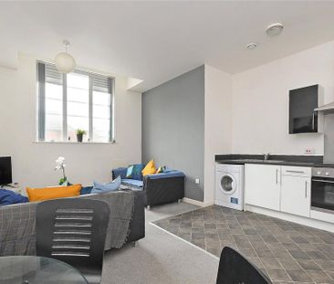 2 bedroom flat to rent - Photo 2