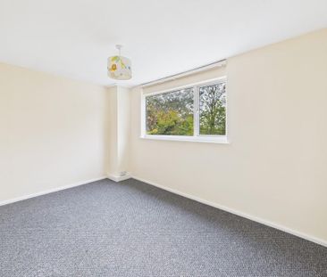 4 bedroom end of terrace house to rent - Photo 5