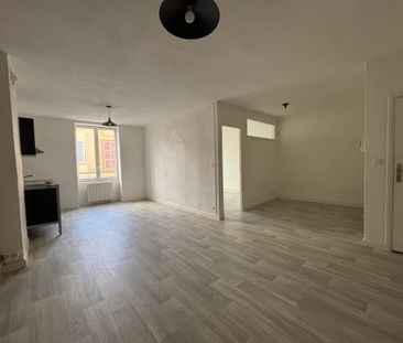 Location Appartement 2 pièces 50m² CHARLIEU 42190 - Photo 1