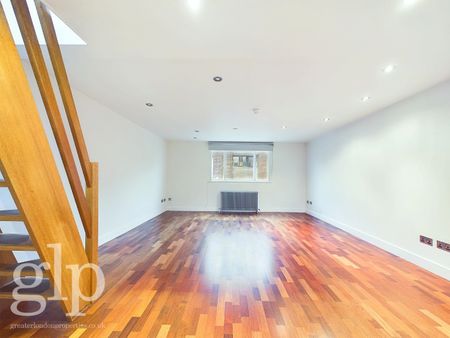 2 Bedroom Flat, Earlham Street, Covent Garden, WC2H - Photo 2