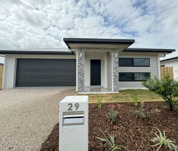 ELEGANT 4 BEDROOM FAMILY HOME - Photo 4