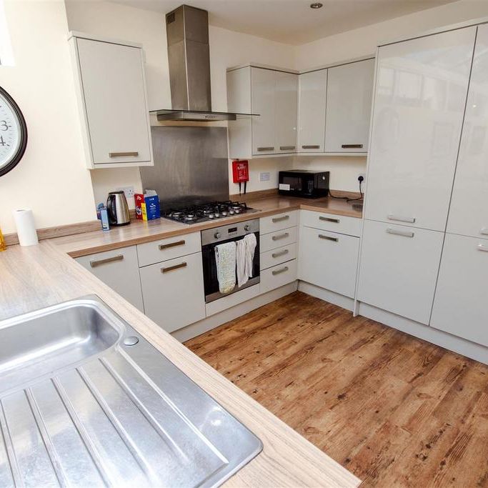 6 bedroom house to rent - Photo 1