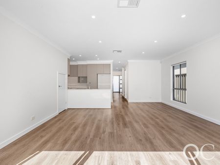 Open the Door to Modern Comfort - Photo 3