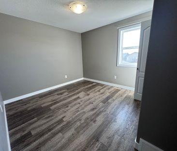 Beautiful 4 Bed 3.5 Bath Full House in Timberlands - Photo 5